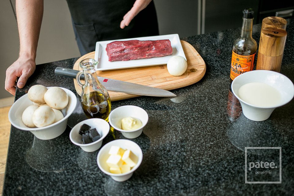 Стейк в грибном соусе - Шаг 1