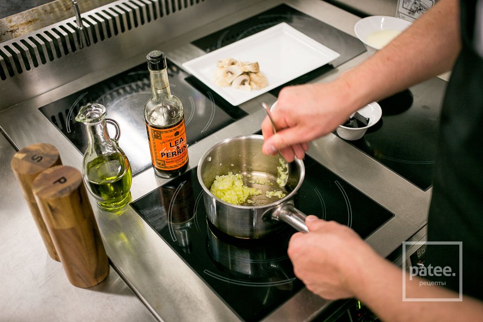 Стейк в грибном соусе - Шаг 5