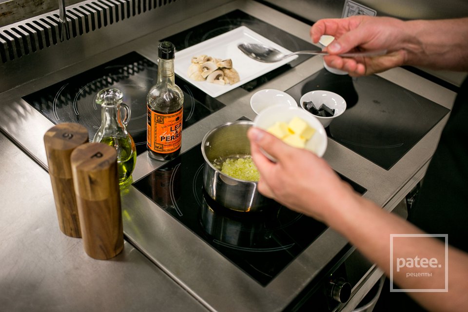 Стейк в грибном соусе - Шаг 6