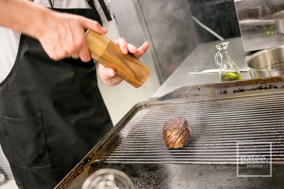 Стейк в грибном соусе - Шаг 22