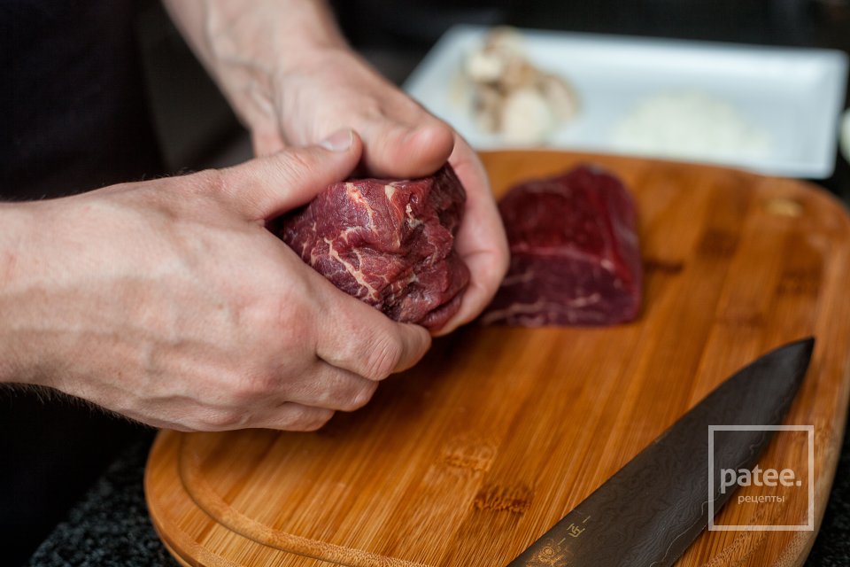 Стейк в грибном соусе - Шаг 17