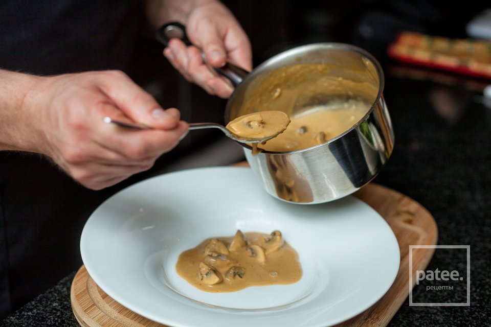 Стейк в грибном соусе - Шаг 23