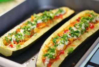 Лодочки из цукини с овощами