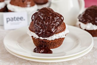 Шоколадные кексы со сливочной прослойкой