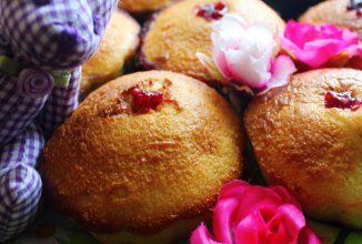 Быстрые кексы с вареньем