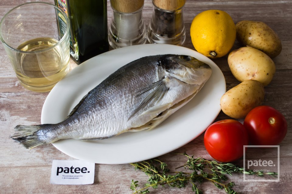 Дорада с картофелем и помидорами - Шаг 1