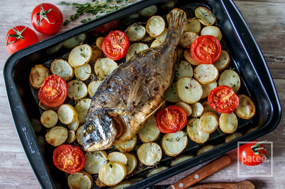 Дорада с картофелем и помидорами - Шаг 13