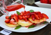 Сырники с клубникой