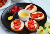 Французские тосты с клубникой