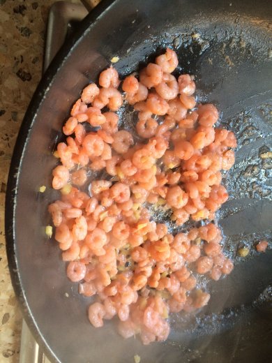 Салат с креветками в апельсиново-мятной заправке - Шаг 1