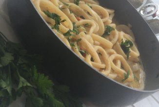 Нежные кальмары в сливочном соусе.