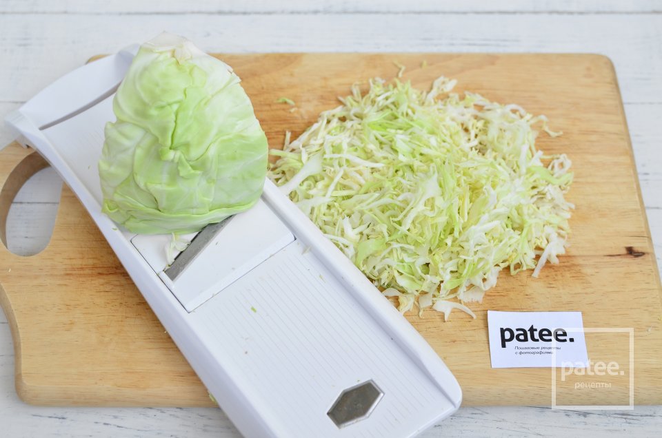 Капустный салат с крабовыми палочками - Шаг 2