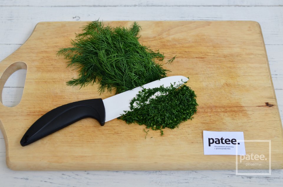 Капустный салат с крабовыми палочками - Шаг 4