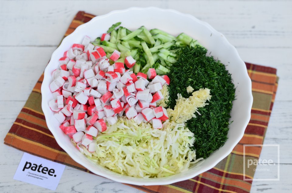 Капустный салат с крабовыми палочками - Шаг 7