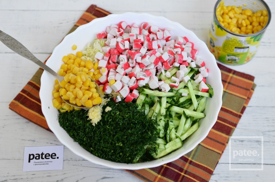 Капустный салат с крабовыми палочками - Шаг 8