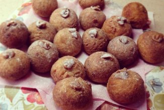 Творожные пончики с вареной сгущенкой