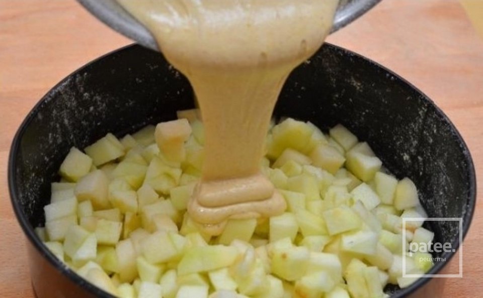 Шарлотка с яблоками. - Шаг 5