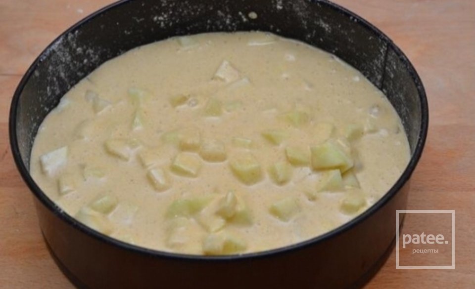 Шарлотка с яблоками. - Шаг 6