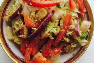 Летний салат с курицей.