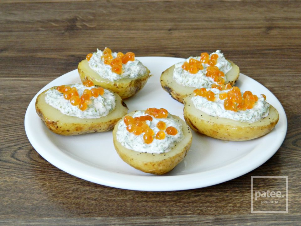 Запеченный картофель с красной икрой - Шаг 12