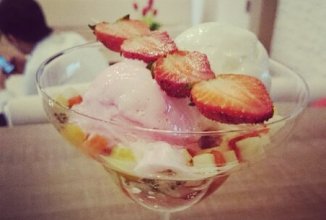 Морожное с фруктами