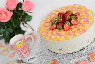 Клубничный торт с маршмеллоу