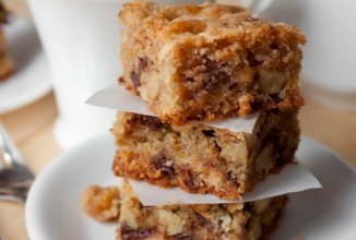 БЛОНДИ С ГРЕЦКИМИ ОРЕХАМИ И ШОКОЛАДОМ