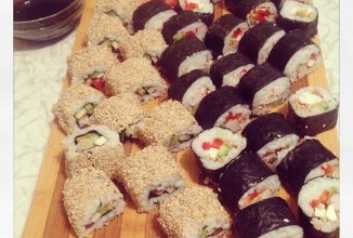 Роллы "Филадельфия" и суши домашние