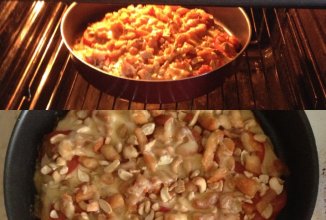 Пицца с курицей и кешью.