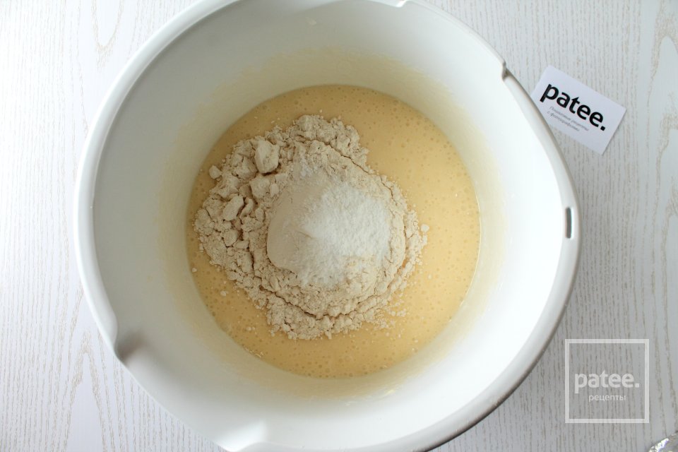 Пирог с клубникой в мультиварке - Шаг 5