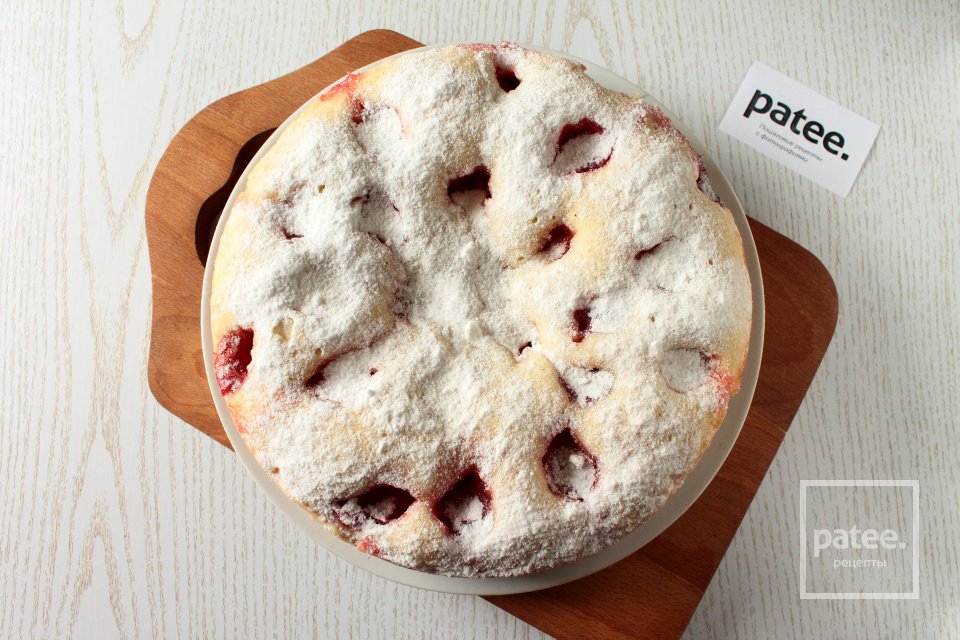 Пирог с клубникой в мультиварке - Шаг 10