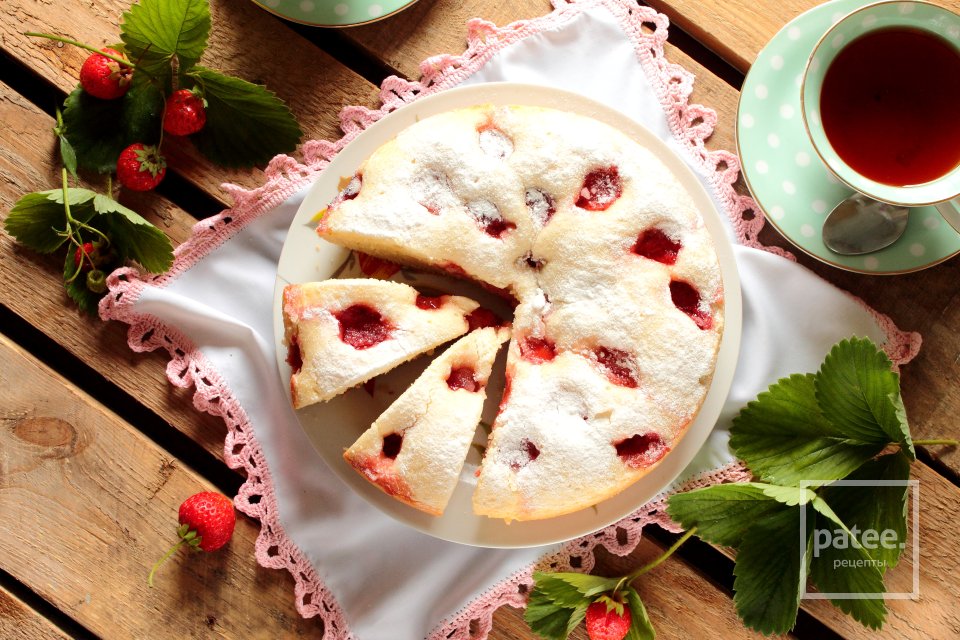 Пирог с клубникой в мультиварке - Шаг 11