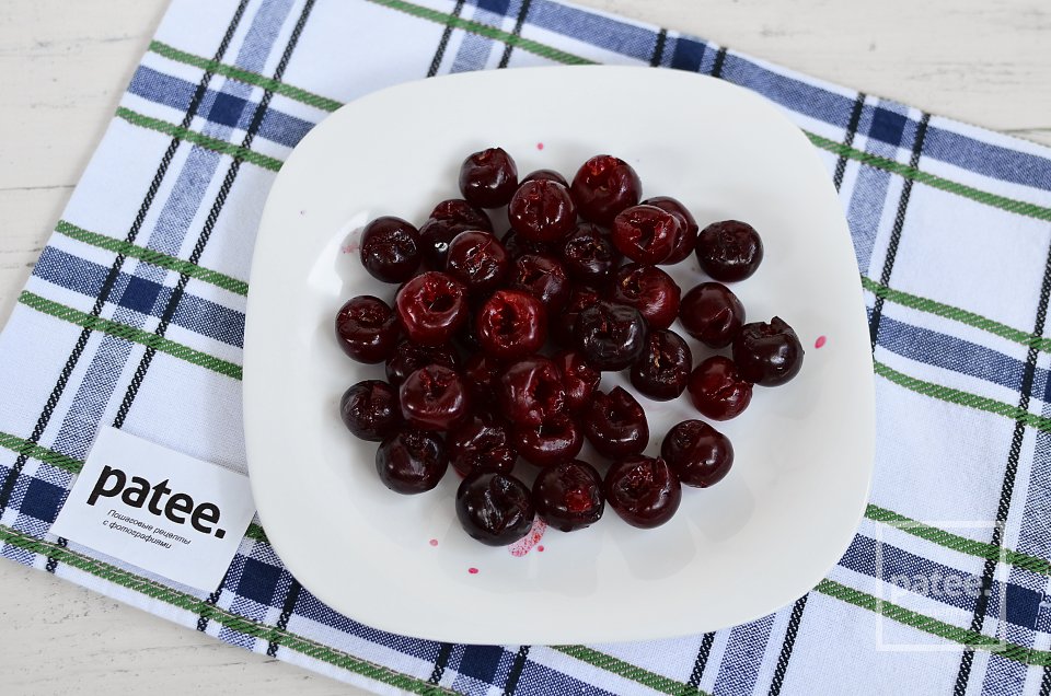 Вкусный пирог с вишней - Шаг 8