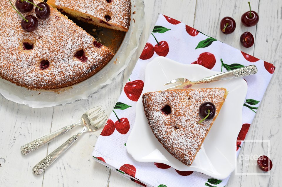 Вкусный пирог с вишней - Шаг 11