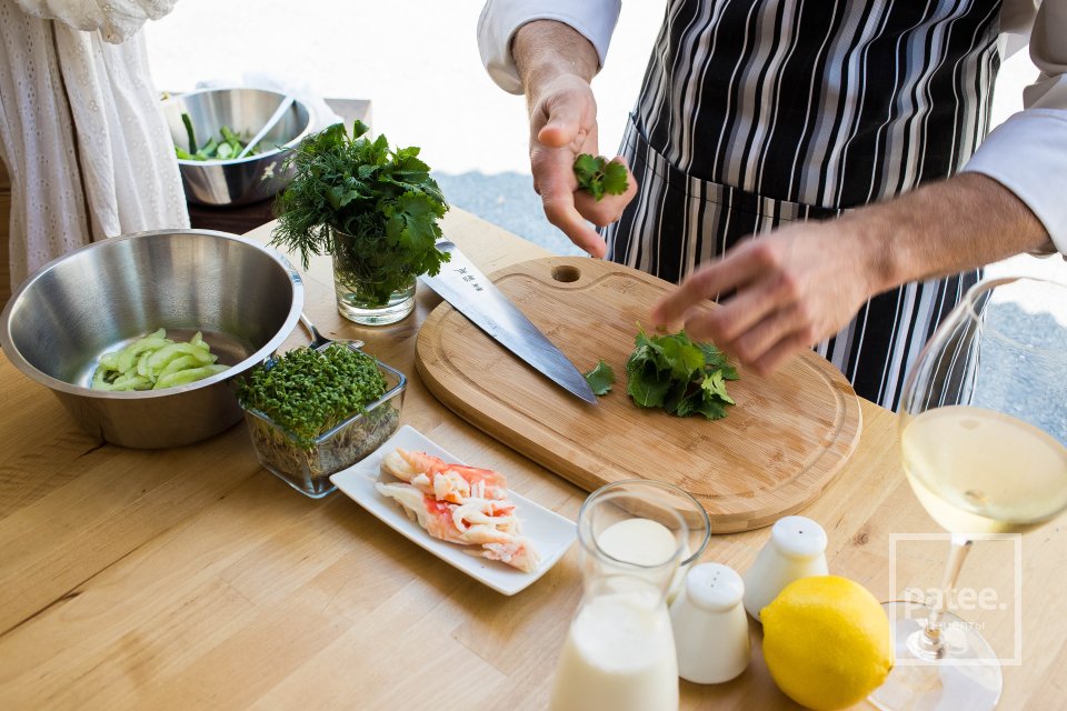 Холодный огуречно-йогуртовый суп с крабом - Шаг 4