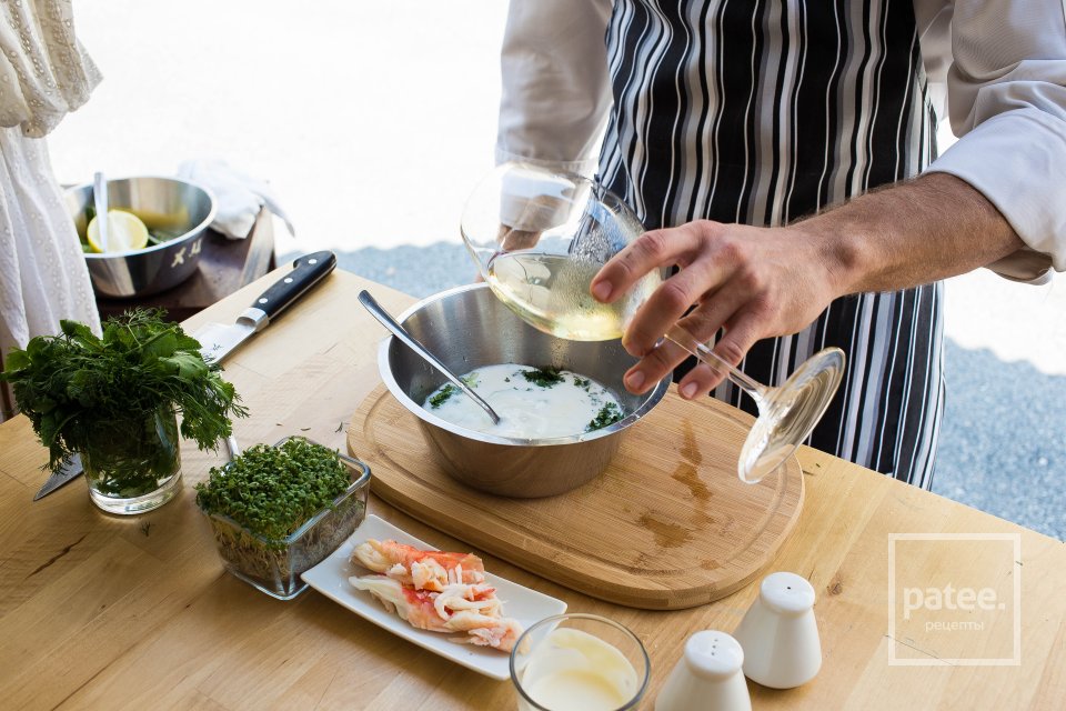 Холодный огуречно-йогуртовый суп с крабом - Шаг 9