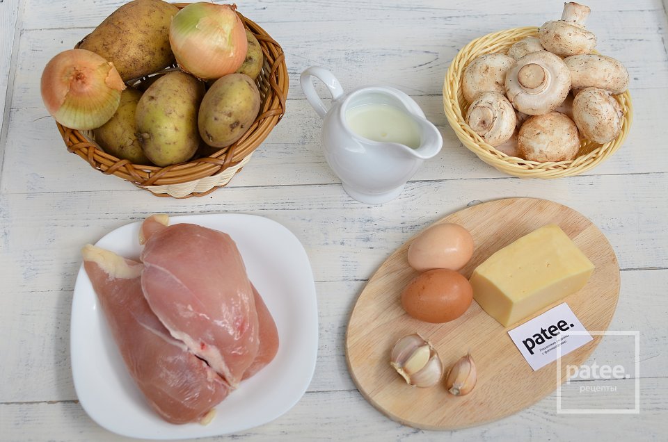 Запеканка с курицей и грибами под сырной корочкой - Шаг 1