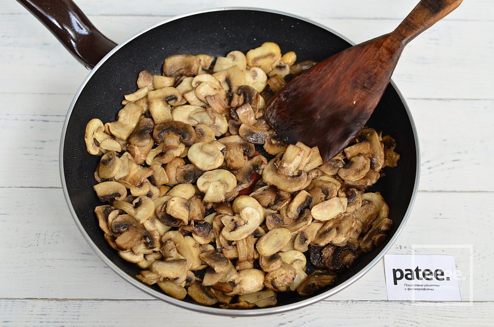 Запеканка с курицей и грибами под сырной корочкой - Шаг 5