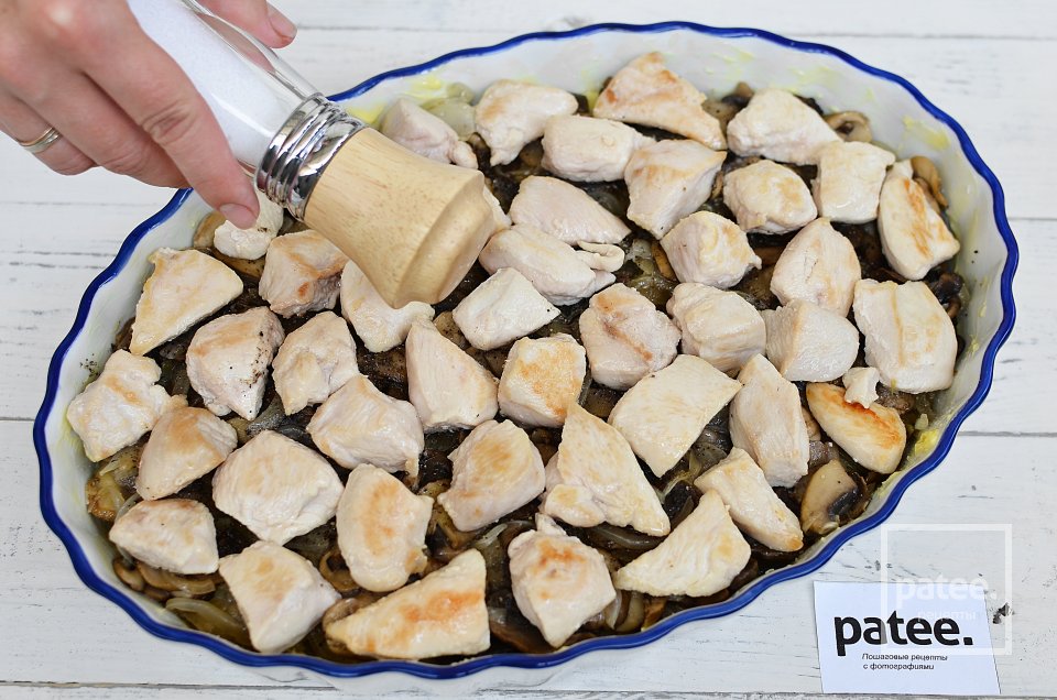 Запеканка с курицей и грибами под сырной корочкой - Шаг 11