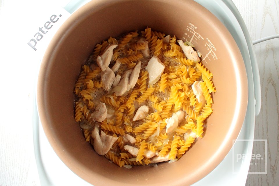 Макароны с курицей в мультиварке - Шаг 9