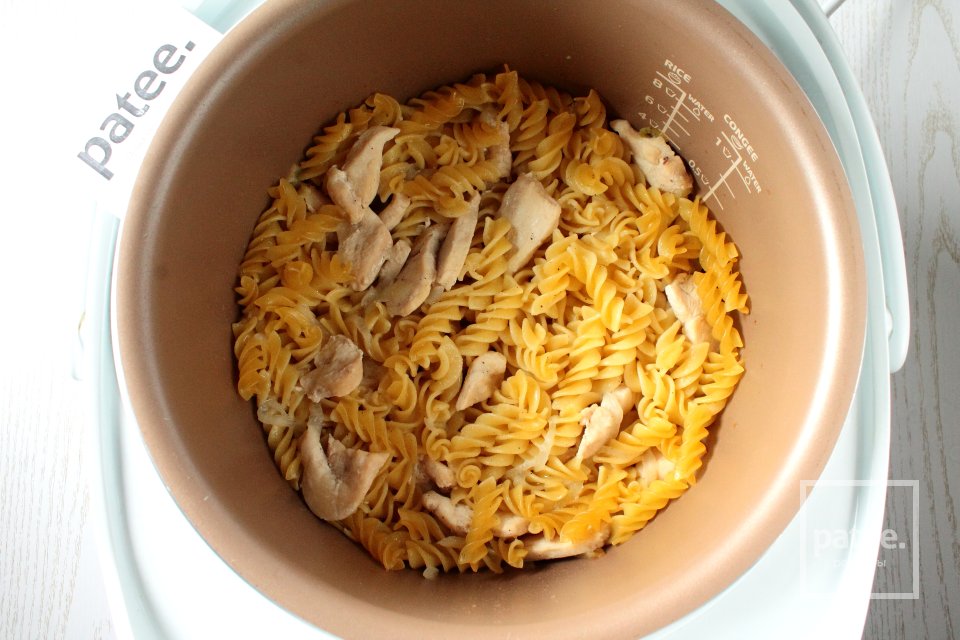 Макароны с курицей в мультиварке - Шаг 10