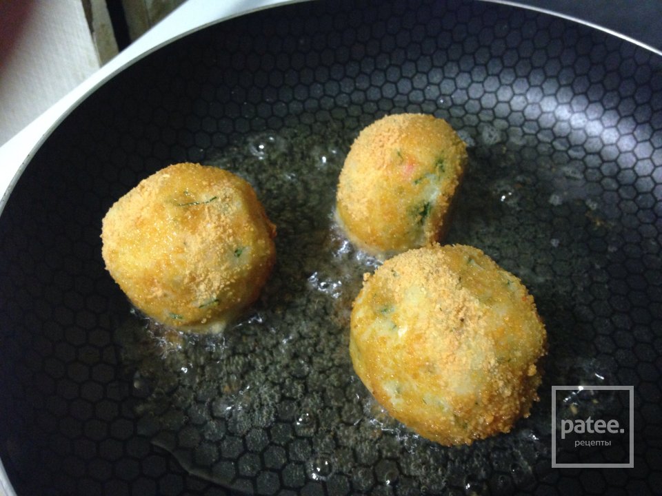 Крокеты картофельные с начинкой из крабового мяса - Шаг 8