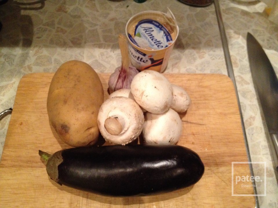Баклажаны запеченные с картофелем и грибами - Шаг 1