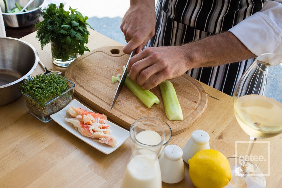 Холодный огуречно-йогуртовый суп с крабом - Шаг 3