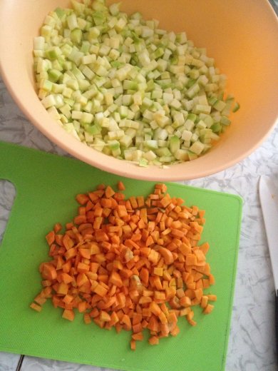 Тушеные кабачки с овощами. - Шаг 2