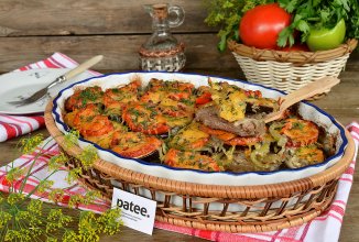 Говядина с овощами под сырной корочкой