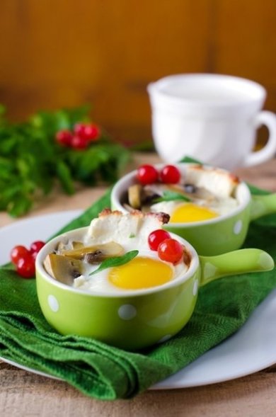 Рецепт Яйца запеченные с грибами и сыром.