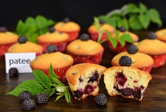 Маффины с черной малиной