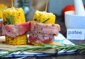 Кукуруза в беконе с травами