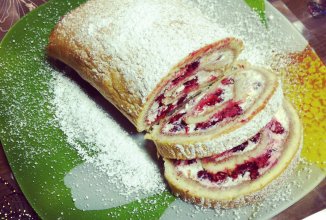 Малиновый рулет